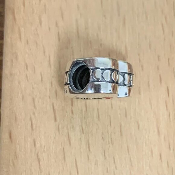 Pandora PORTUGAL Exclusive Travel Heart Charm Pendant, S925 Silver Bracelets - Picture 4 of 4